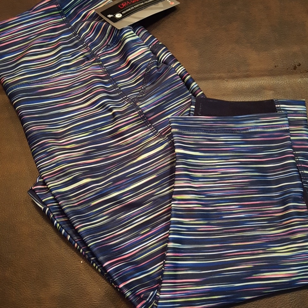■Bally■ (8/10) Capri Workout Leggings - Picture 4 of 7